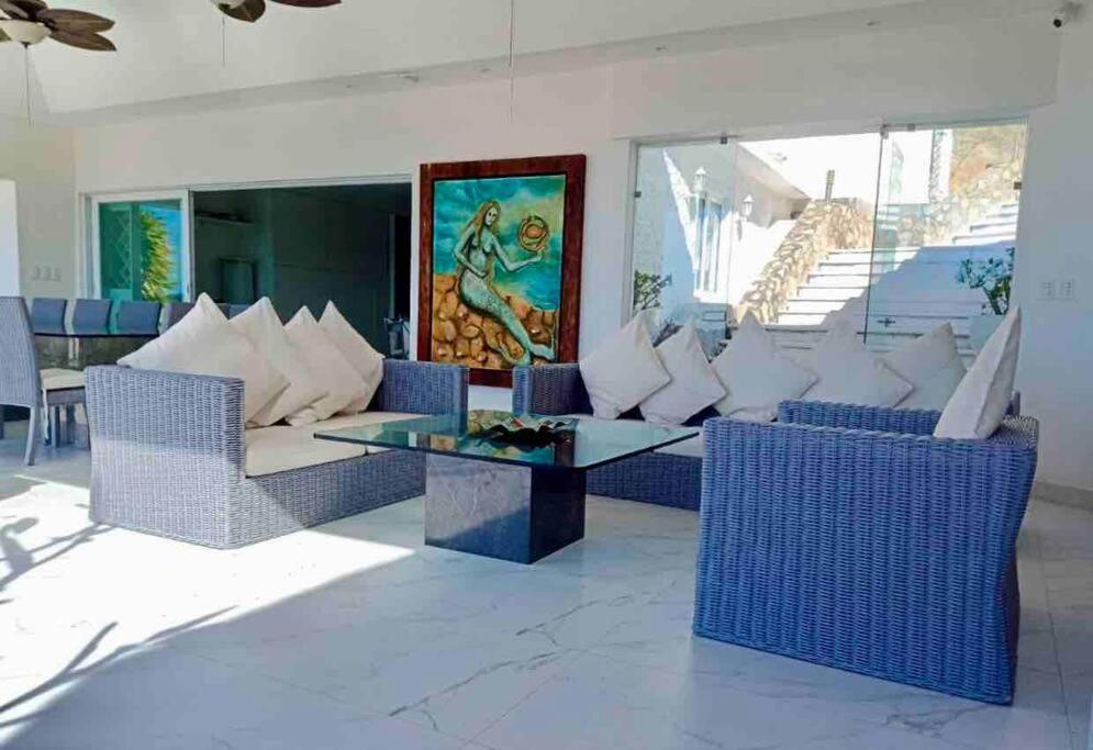 Espectacular Casa Familiar! Con Vista Increible! *