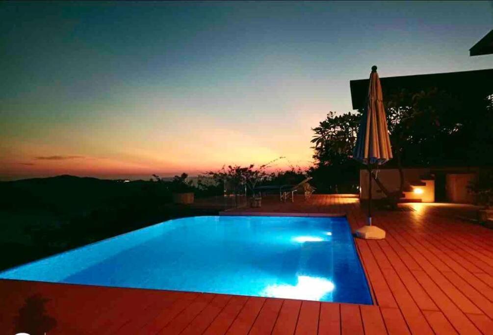 Espectacular Casa Familiar! Con Vista Increible!